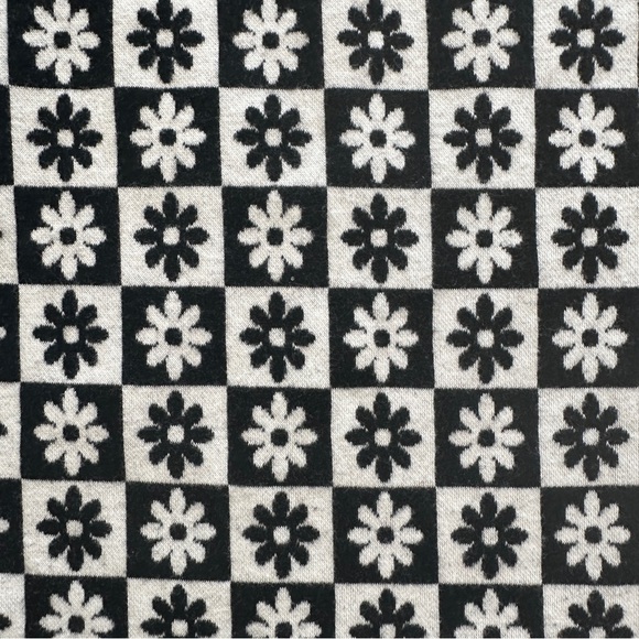 Vila jersey long sleeved top in black and white retro floral checkerboard - Picture 5 of 8